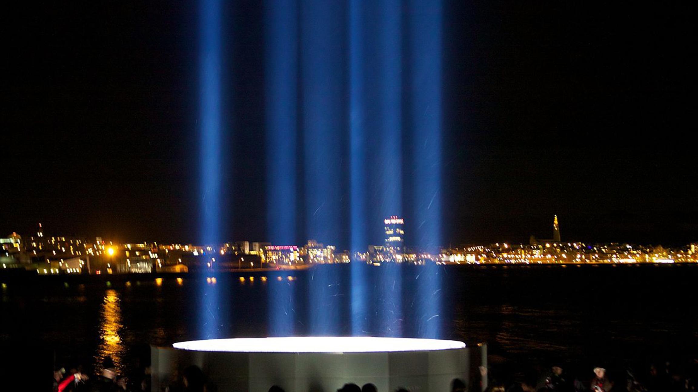 A Torre da Paz, dedicada a John Lennon, Islândia, 2007