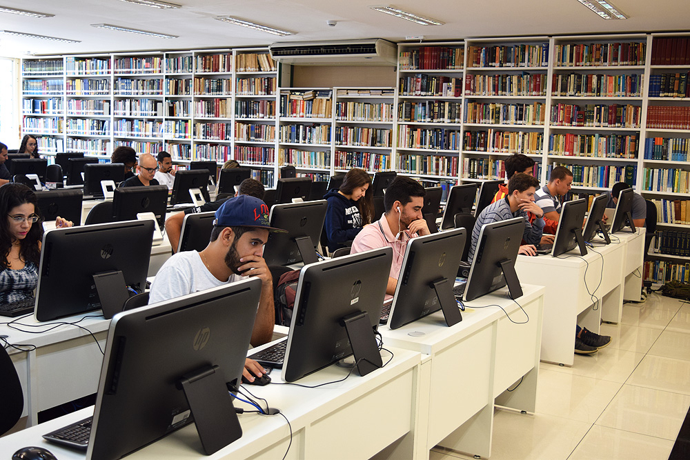 Laboratório de Informática: infraestrutura física e gestão acadêmica contam para maior nota segundo MEC.