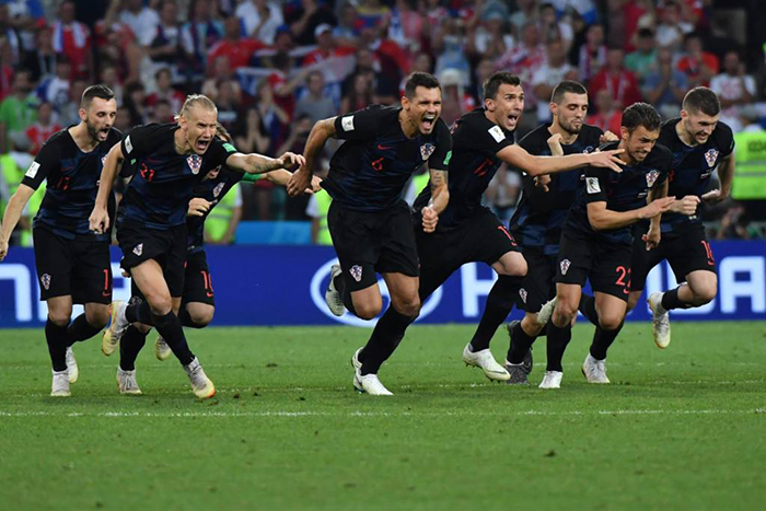 Croatas comemoram vitória em cima da Rússia, que lhes garante uma vaga nas semifinais da Copa do Mundo.