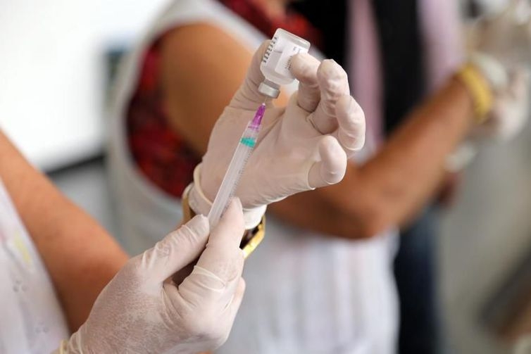Nakaya conta que, entre as conclusões dessa pesquisa, está a comprovação de que, ao vacinar-se contra a gripe, protege-se contra a pneumonia por consequência.