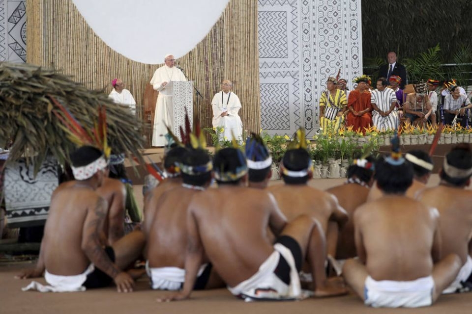 O papa Francisco fala aos grupos indÃ­genas em Puerto Maldonado, Peru, em 19 de janeiro de 2018. Ao lado de milhares de peruanos indÃ­genas, Francisco declarou a AmazÃ´nia o 