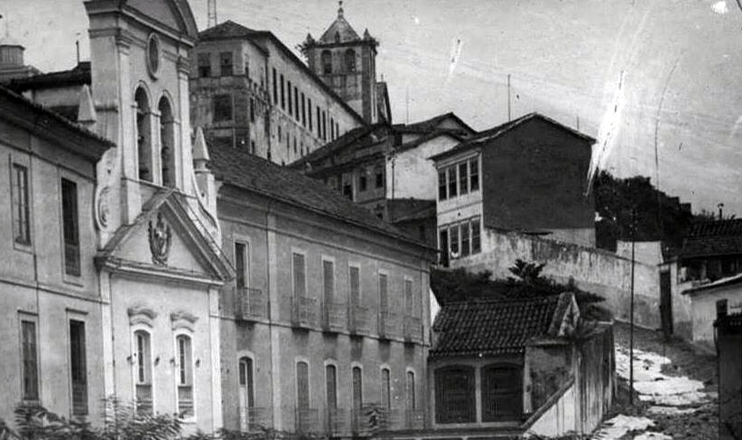 A Rua da Misericórdia, citada na obra, foi uma das primeiras do Rio de Janeiro