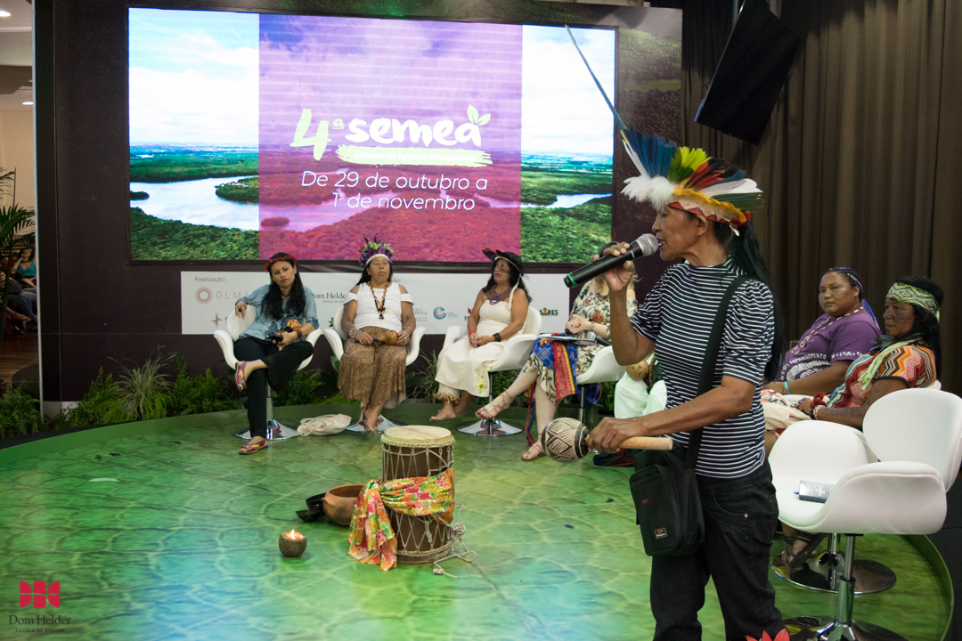 Elizabet Tikuna na mesa 'Mulheres dos povos tradicionais da Amazônia: Lutas e desafios' durante a Semea 2019