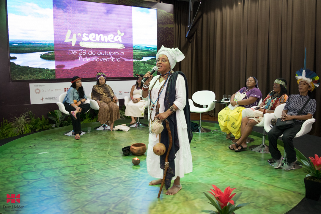 Yashodam yalorixá na mesa 'Mulheres dos povos tradicionais da Amazônia: Lutas e desafios' durante a Semea 2019