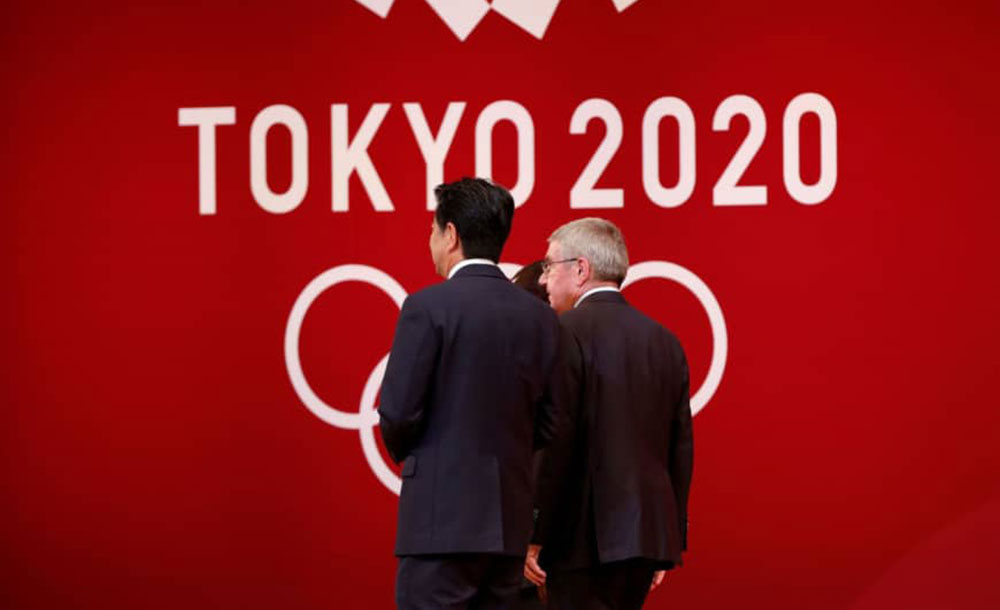 Primeiro-ministro  Shinzo Abe e o presidente do COI,  Thomas Bach.