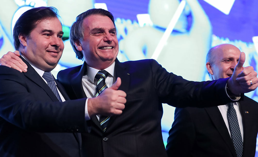 Após demitir Mandetta, Bolsonaro ataca Rodrigo Maia: 'quer me tirar do  governo'