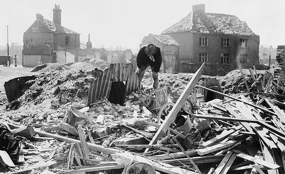 Bairro de Norwich, na Inglaterra, após bombardeio da Luftwaffe alemã