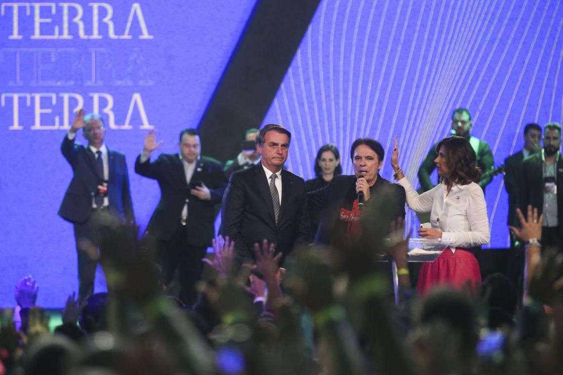 O presidente Jair Bolsonaro em celebração da Igreja Sara Nossa Terra em 2019