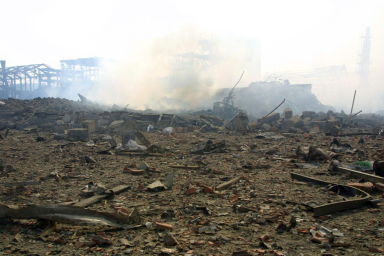 A usina francesa AZF, após a explosão de 21 de setembro de 2001, em Toulouse