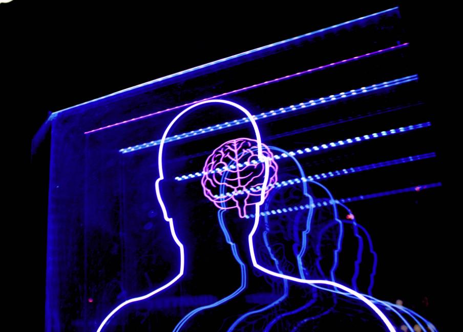 Cientistas têm avançado em diversas pesquisas e evoluído na constatação de que nossas ondas cerebrais podem ser enviadas por campos elétricos