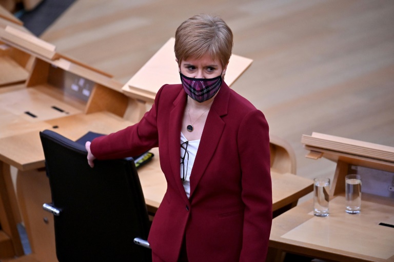A primeira-ministra da Escócia, Nicola Sturgeon,  no Parlamento escocês em 19 de novembro de 2020 em Edimburgo.