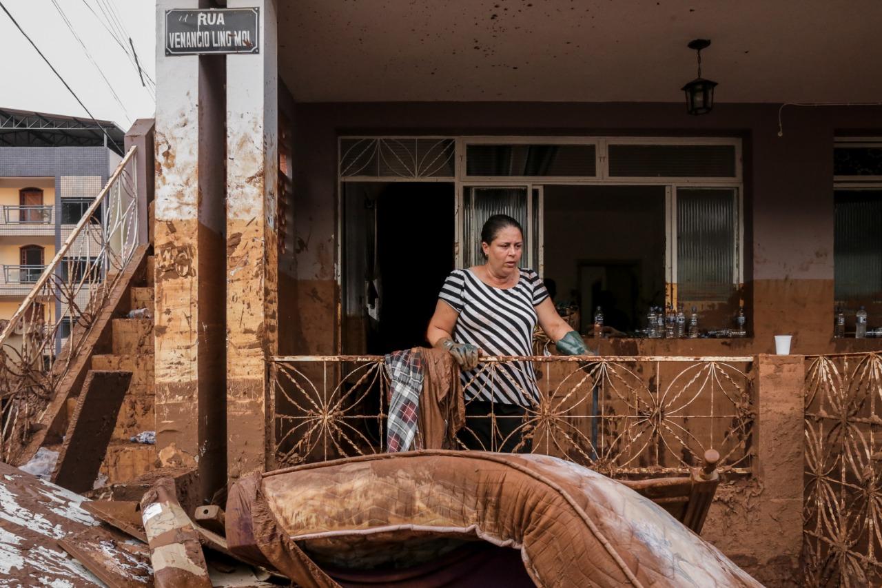 Livro de Isis Medeiros mostra o crime ambiental em Mariana em 71 imagens