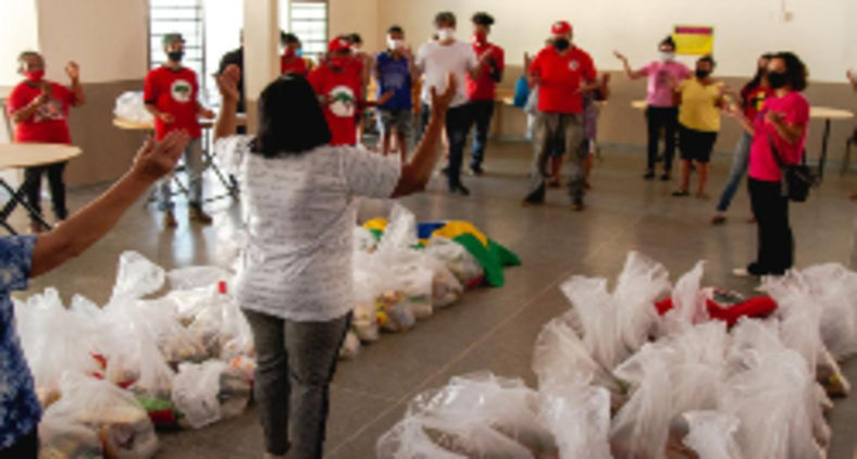 MST da região Noroeste do Paraná realiza doação de 5 toneladas de alimentos para 250 famílias em situação de vulnerabilidade em Maringá no dia 15 de abril (Breno Thomé Ortega)