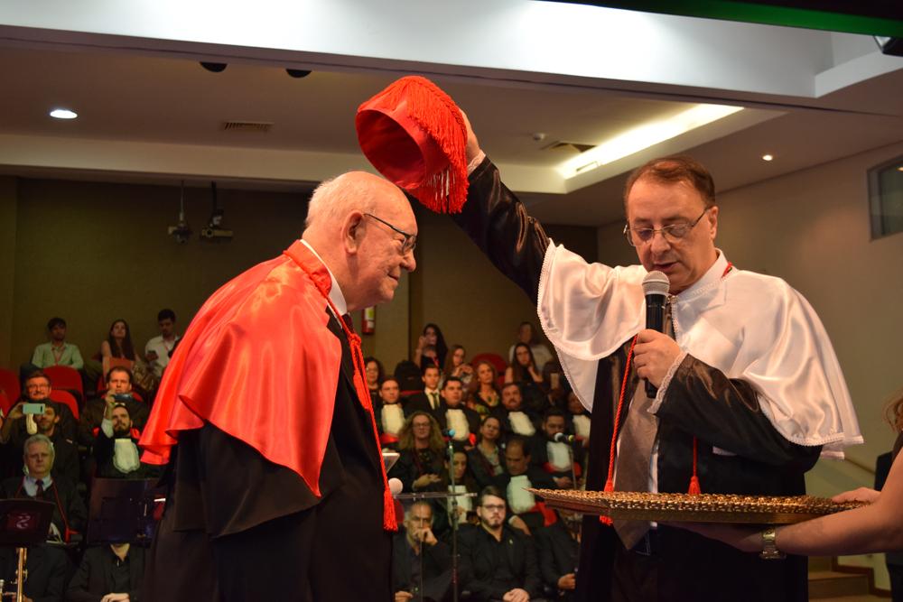O jesuíta João Roque Rohr recebe o título de Doctor Honoris Causa