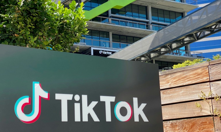 Os candidatos a emprego agora podem se inscrever para vagas em aberto na rede social TikTok