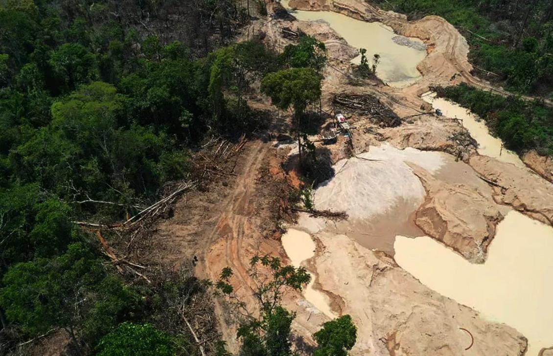 Operação de fechamento de um garimpo ilegal dentro da Área de Proteção Ambiental (APA) Triunfo do Xingu