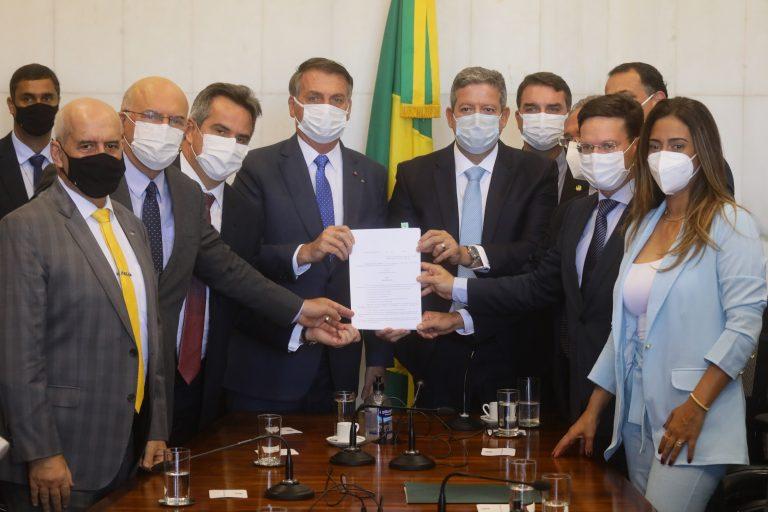 Sem detalhar, governo anuncia Auxílio Brasil para 16 milhões de brasileiros