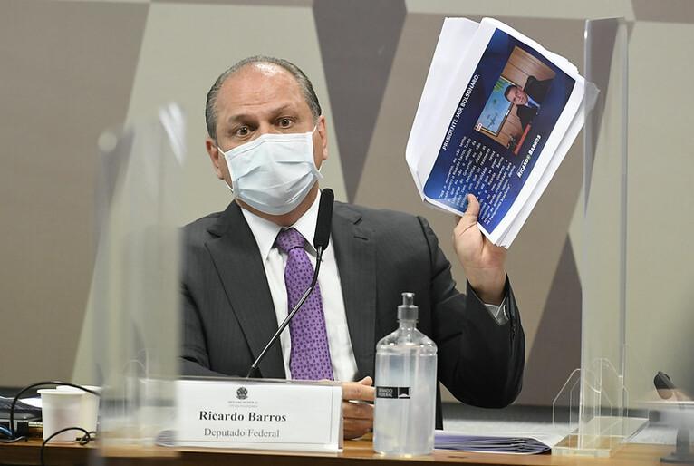 O deputado Ricardo Barros foi acusado de distorcer fatos e discursos por colegas do Parlamento