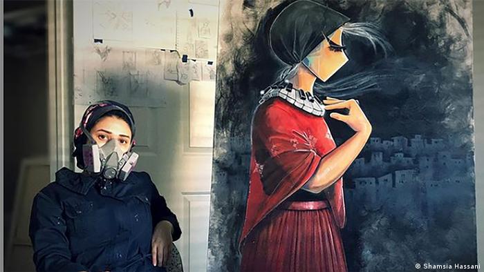 A artista afegã mantém resistência com seu trabalho apesar das ameaças