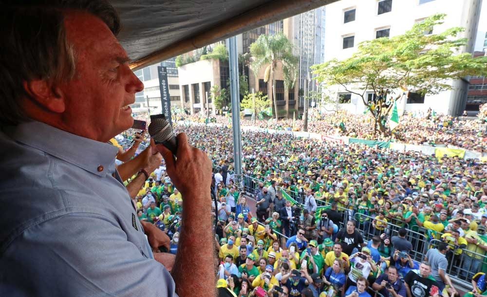 Bolsonaro discurso diante de apoiadores na Avenida Paulista: ameaças de descumprimento de decisões judiciais
