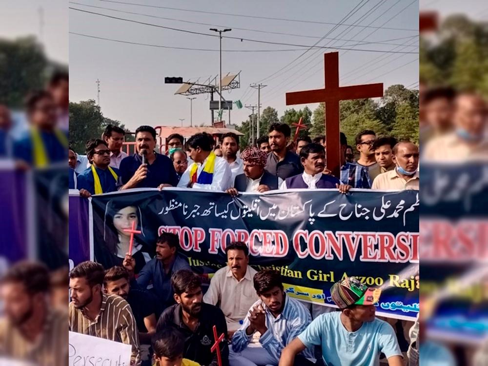 Segundo os ativistas dos direitos humanos as leis contra a blasfêmia são usadas abusivamente contra as minorias no Paquistão pela maioria muçulmana
