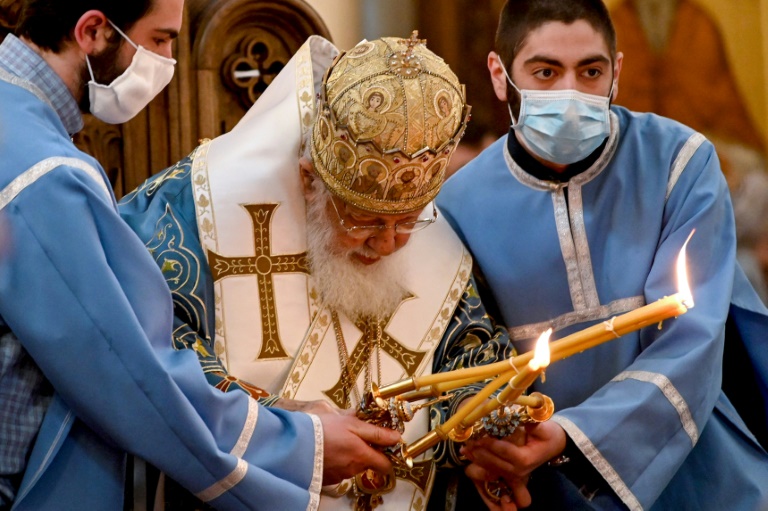 O patriarca da Igreja Ortodoxa Georgiana, Elias II, durante a celebração de Páscoa na Catedral de Sameba, em Tbilisi, em 12 de abril de 2020
