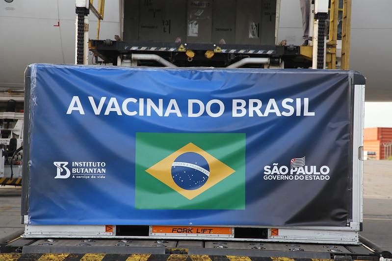 Imunizante é motivo de briga política entre Bolsonaro e Doria