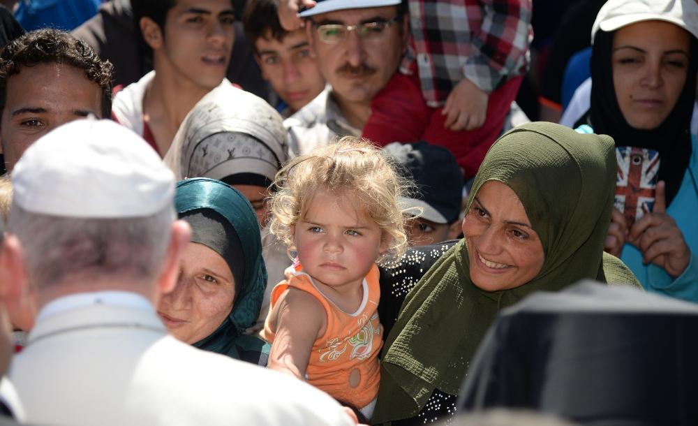 O papa 'quer ver a evolução do tema dos refugiados' e o 'fruto dos esforços da Grécia', segundo arcebispo Joseph Printezis