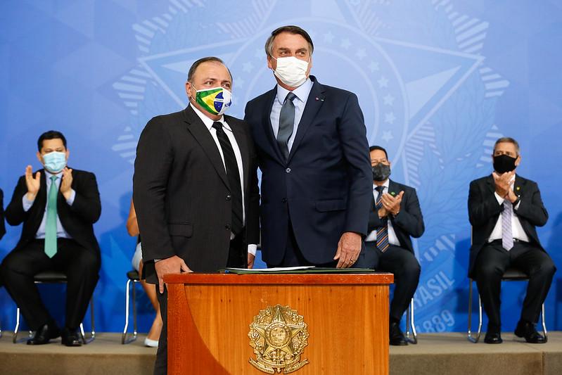 Bolsonaro e ex-ministro Pazuello são responsabilizado pela tragédia causada pela Covid-19 no Brasil
