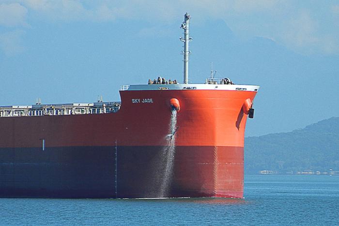 A água de lastro consiste na água utilizada nas embarcações para manter as condições de equilíbrio e navegabilidade dos navios