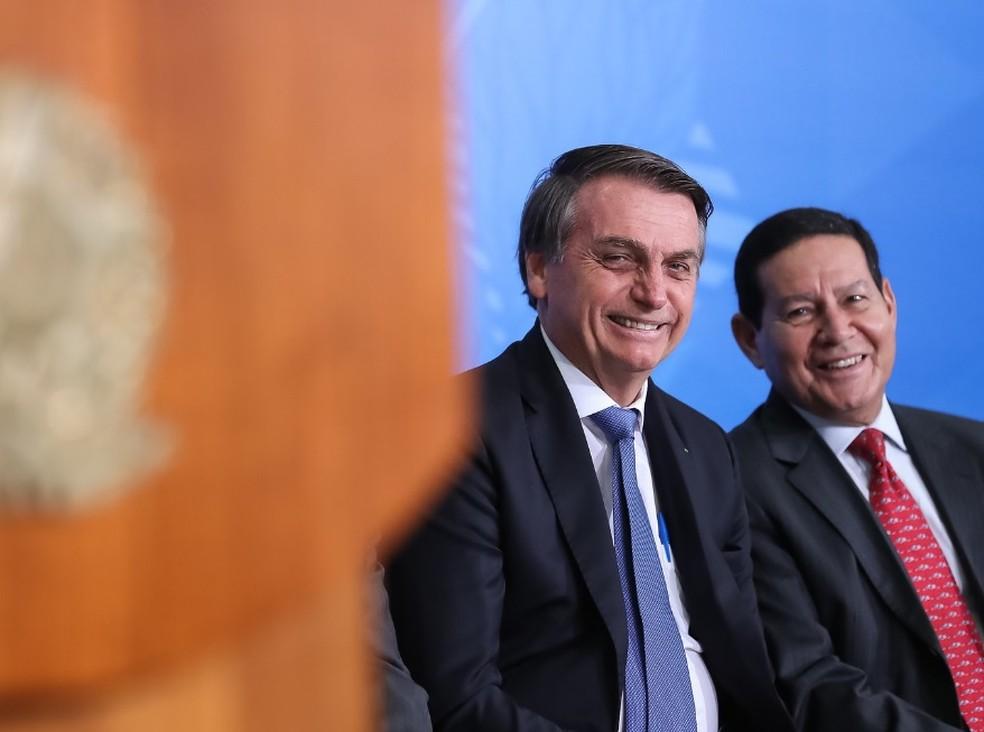 O presidente Jair Bolsonaro ao lado do vice-presidente Hamilton Mourão