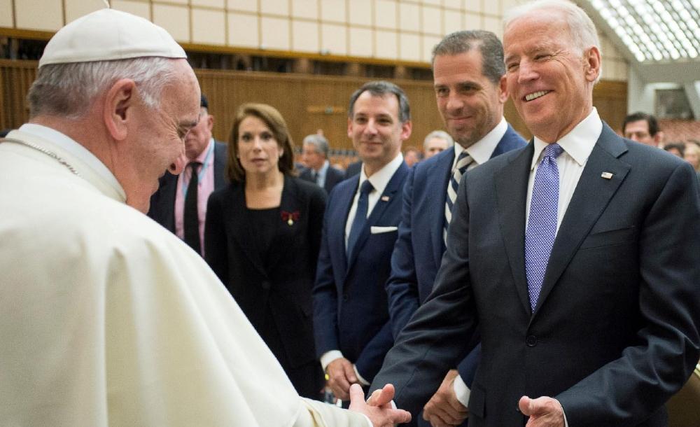 Joe Biden em encontro com papa Francisco no Vaticano, em abril de 2016