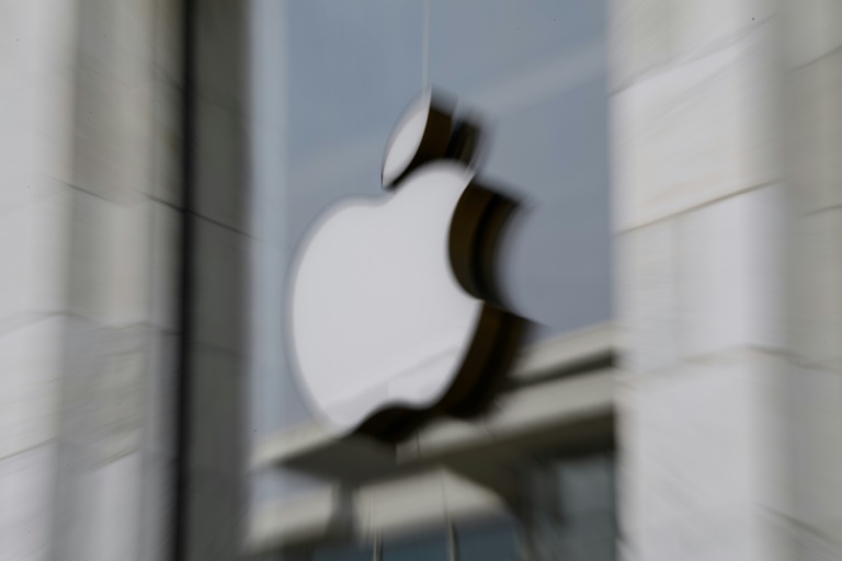 Um logotipo da Apple é exibido em uma loja em Washington DC, em 14 de setembro de 2021