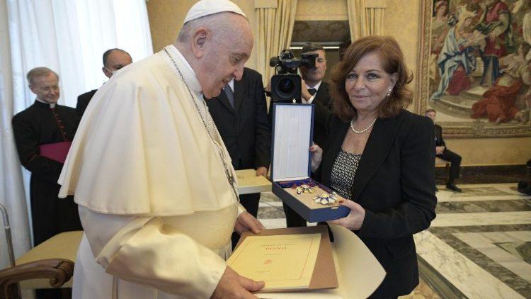 Na semana passada, Francisco deu o título de Grã-Cruz da Ordem Pia à jornalista mexicana Valentina Alazraki