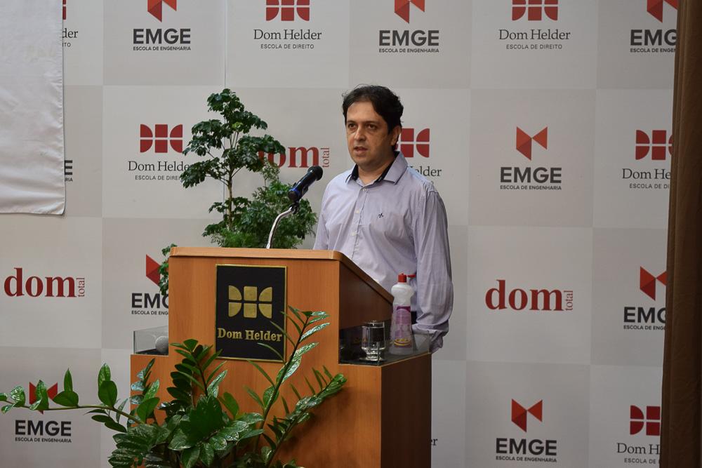 Professor Cristiano de Sousa Rodrigues, diretor da E. E. Maurício Murgel.