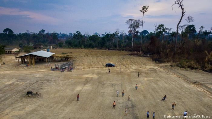Na Amazônia Legal, as condições sociais e ambientais das pessoas que vivem em seus 772 municípios estão se deteriorando