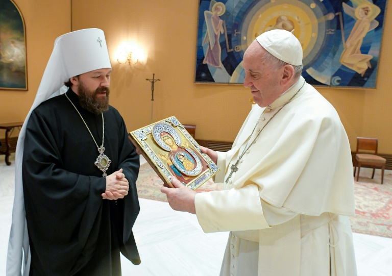 Papa Francisco recebe o bispo Hilarion Alfeyev, da Igreja Ortodoxo Russa, em 22 de dezembro de 2021, no Vaticano