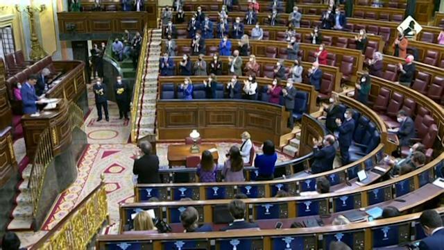 Uma série de legisladores nacionalistas e de esquerda deu o sinal verde para o orçamento de 450 bilhões de euros para 2022