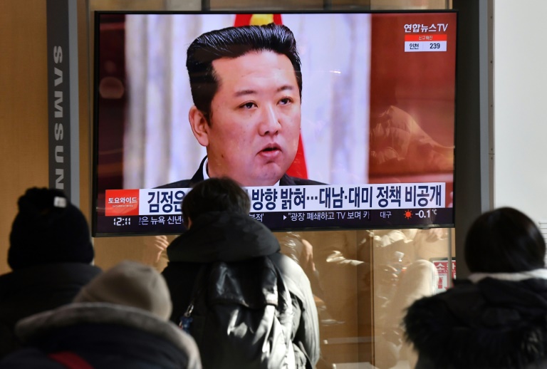 (Arquivo) O líder norte-coreano, Kim Jong-un, em tela de televisão