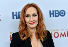 J.K. Rowling enfrentou várias críticas por suas visões sobre questões trans (Angela Weiss/AFP)