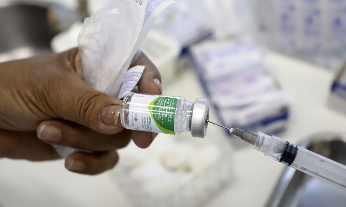 Nova versão da vacina da influenza, que será distribuída em 2022 pelo PNI do Ministério da Saúde, é trivalente