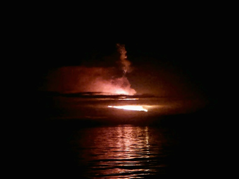 Erupção do vulcão Wolf, nas Ilhas Galápagos, em 7 de janeiro de 2022