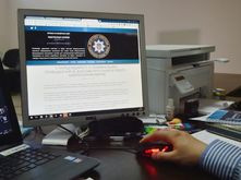 (Arquivo) Agente da unidade de segurança cibernética ucraniana em Kiev, em 29 de junho de 2017 (SERGEI SUPINSKY                     /AFP)