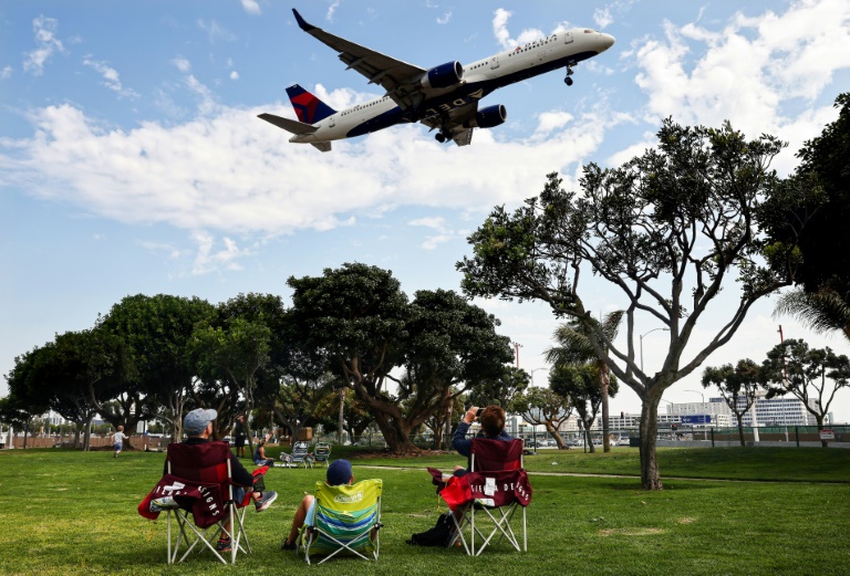 Aeronave da Delta Air Lines pousa no aeroporto de Los Angeles, em 25 de agosto de 2021