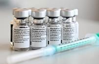 A recomendação foi feita pela fabricante das vacinas (AFP)