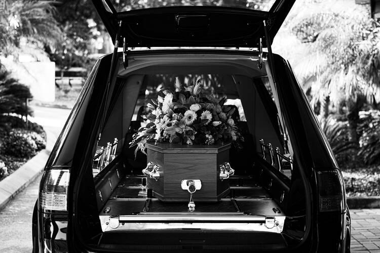 Para muitas pessoas hoje em dia, a participação em funerais tornou-se difícil e, às vezes, impossível