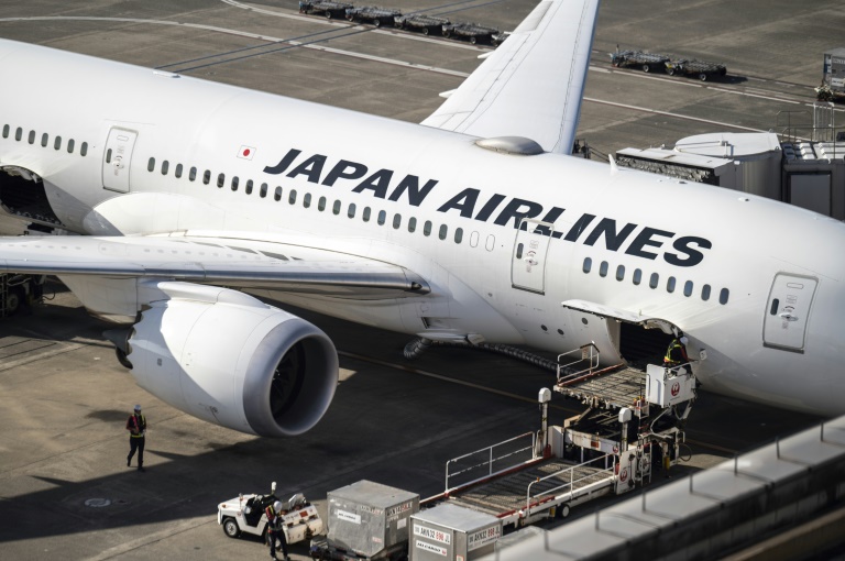 Depois de cancelar os voos no dia anterior, a Japan Airlines disse que planejava retomar o serviço para os Estados Unidos em 20 de janeiro de 2022