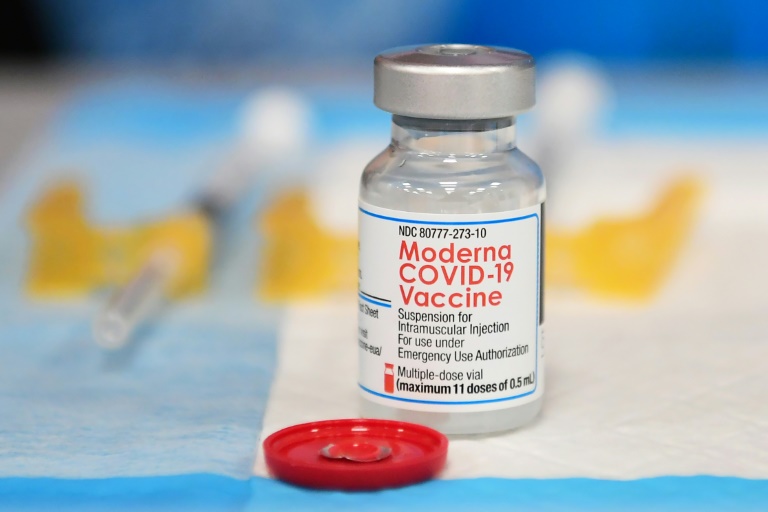 Vacina da Moderna contra covid-19 em uma clínica de Los Angeles