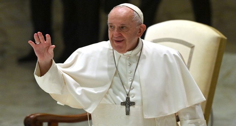 Papa Francisco aconselha pais (AFP)