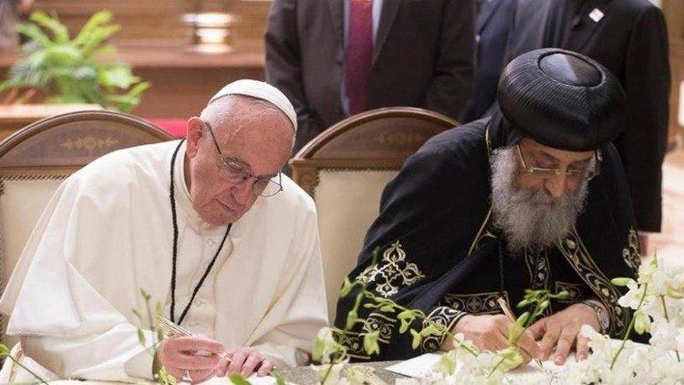 Papa Francisco e Tawadros II, patriarca copta ortodoxo